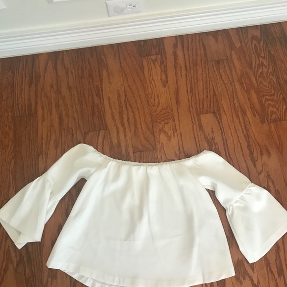 - Off the shoulders  white top - Picture 4 of 6